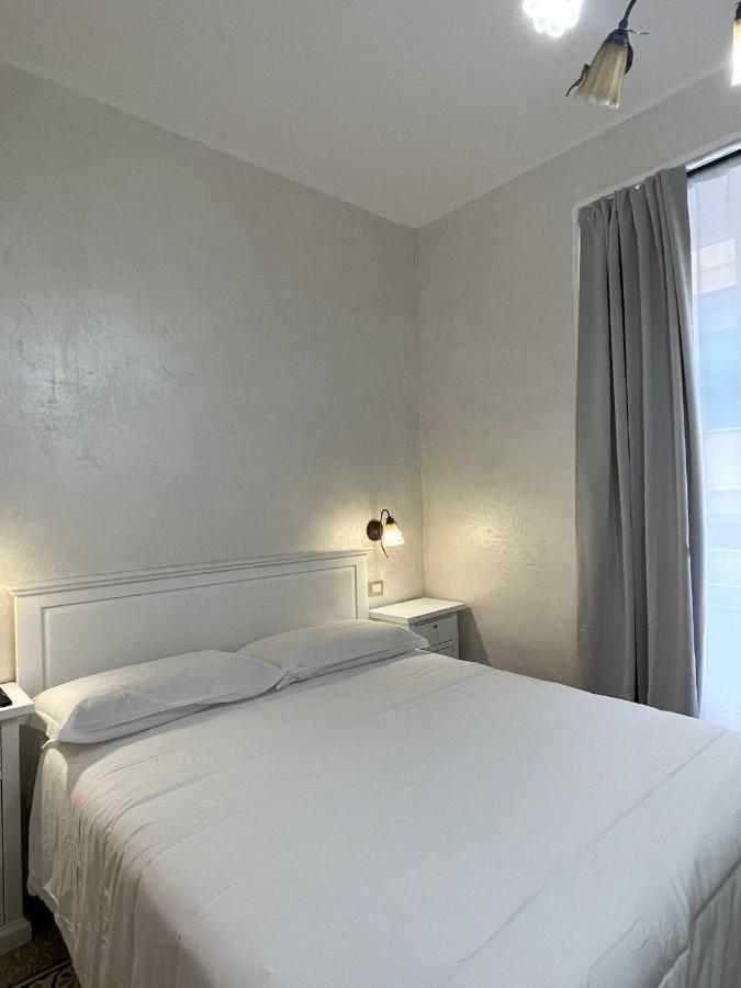 La Casa In Centro Hotel ซาแลร์โน ภายนอก รูปภาพ