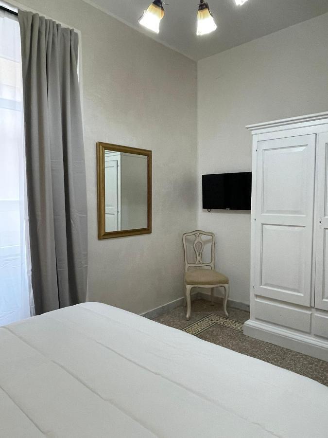 La Casa In Centro Hotel ซาแลร์โน ภายนอก รูปภาพ