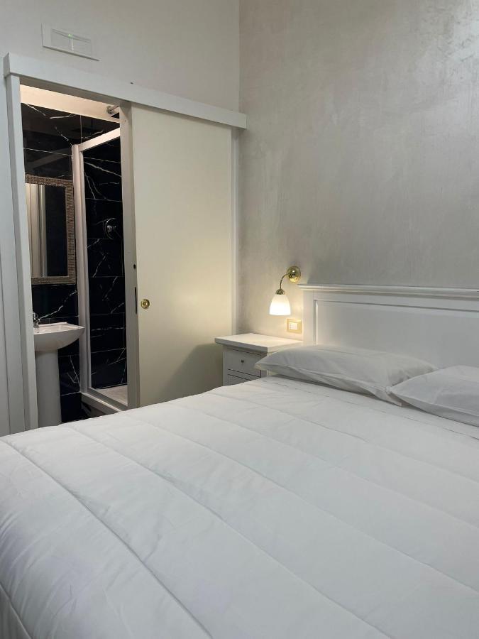 La Casa In Centro Hotel ซาแลร์โน ภายนอก รูปภาพ