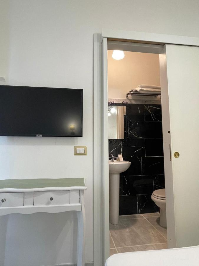 La Casa In Centro Hotel ซาแลร์โน ภายนอก รูปภาพ