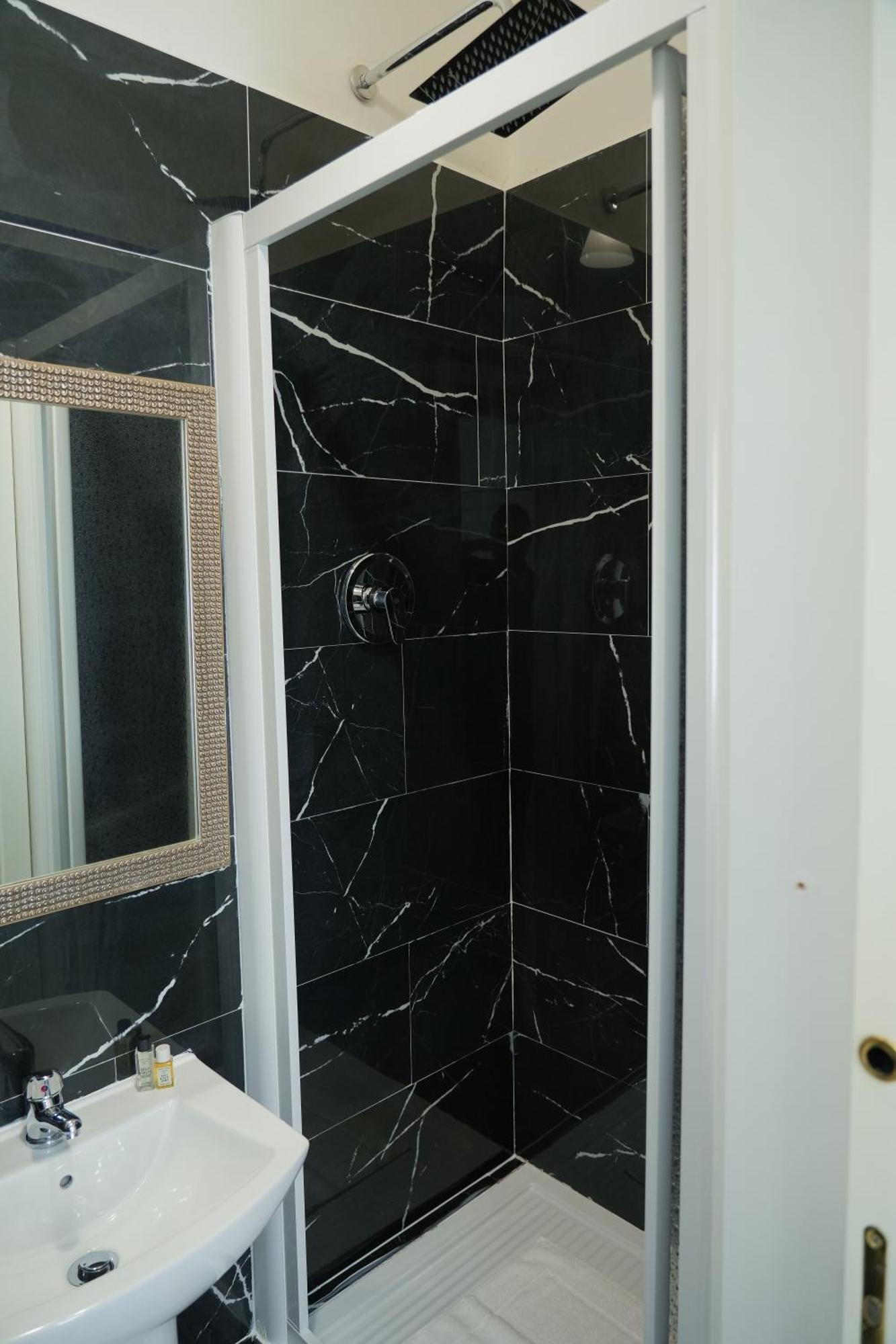 La Casa In Centro Hotel ซาแลร์โน ภายนอก รูปภาพ